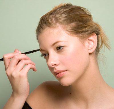 La forma de las cejas de una mujer te dirá de dónde viene.