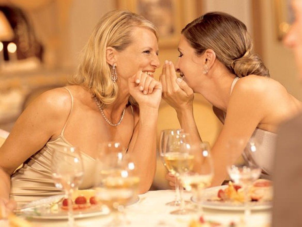 Las mujeres eligen amigos feos
