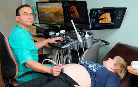 Obstetra-ginecólogo, médico de diagnóstico por ultrasonido de la más alta categoría, Yavorsky Yuri Tsezarevich, médico con una experiencia laboral de 32 años