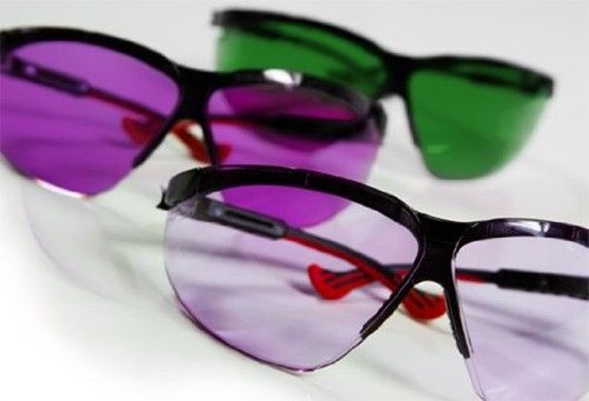 Gafas O2Amps que te permitían ver a través de una persona